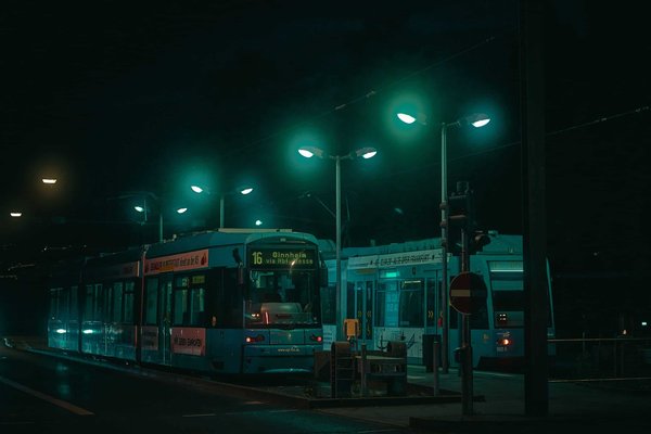 Comment mettre en place un système d'éclairage public solaire dans une petite ville ?