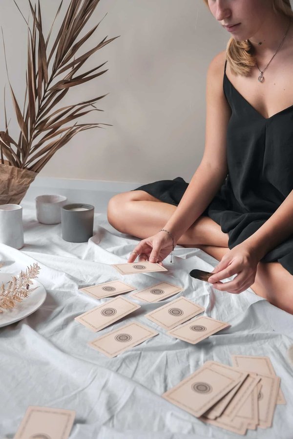 L'importance de la voyance sérieuse : comment la distinguer des arnaques ?